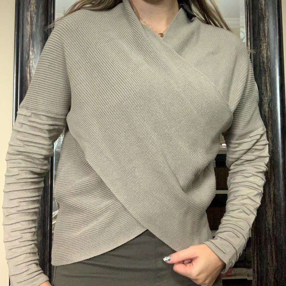 AUTHENTIC Star Wars Rey wrap sweater. Small.